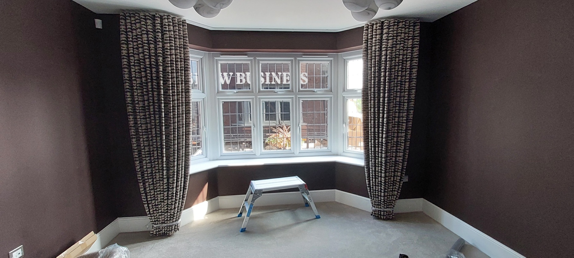 dining-room-curtains-carehome Patterned curtains fitted around a bay window in a care home dining room